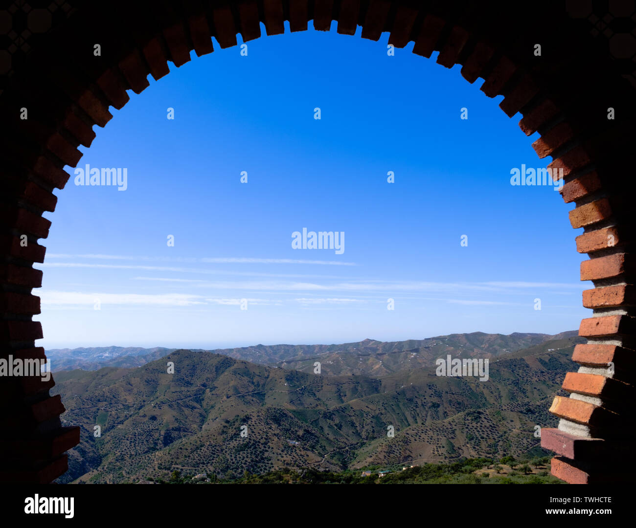 Dans l'architecture moderne de style mauresque Pueblo mountain top de Comares, la Axarquía, Málaga, Andalousie, Costa del Sol, Espagne Banque D'Images