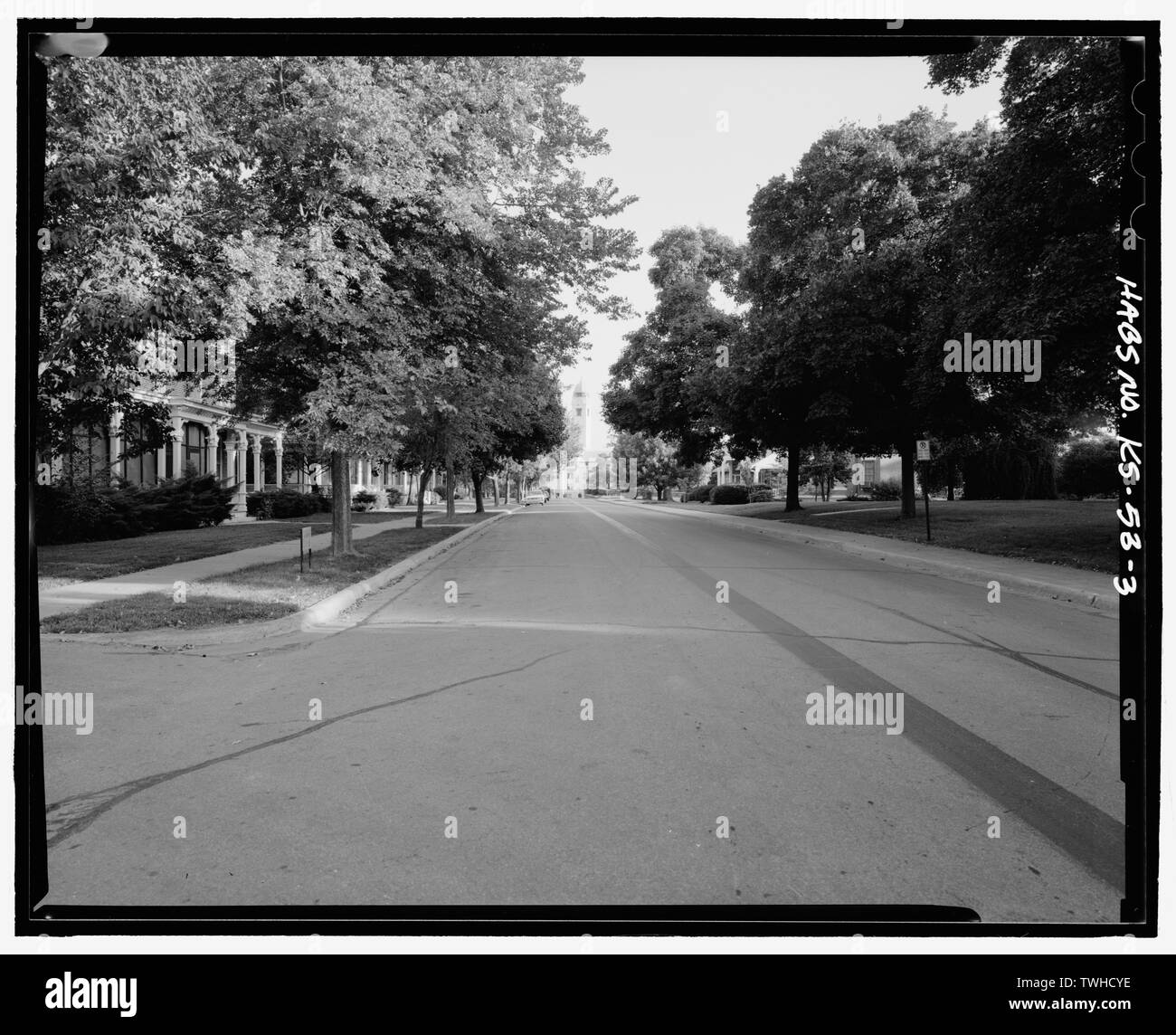 SCOTT AVE., à la SUD-EST VERS GRANT HALL DE L'EST DU BÂTIMENT -9 - Fort Leavenworth, Metropolitan Avenue et 7e Rue, Leavenworth, Leavenworth, KS ; comté de Newton, Barry, chef de projet ; le verre, James A, gérant de projet, Marko, Eric S, délinéateur ; Zabilka, Eric J, délinéateur ; Broeckelmann, Kurt M, délinéateur ; Rosebrough, Kristin M, délinéateur ; Fernandez, Jose L, délinéateur ; Capstack, Scott E, délinéateur ; Raymond, James A, C, délinéateur, Schwenk, Sarah, historien ; Wolfenbarger, Deon, historien ; Whye, Mike, photographe ; Cerniglia, Alice, historien ; Walton, Wendy, historien ; le verre, Banque D'Images