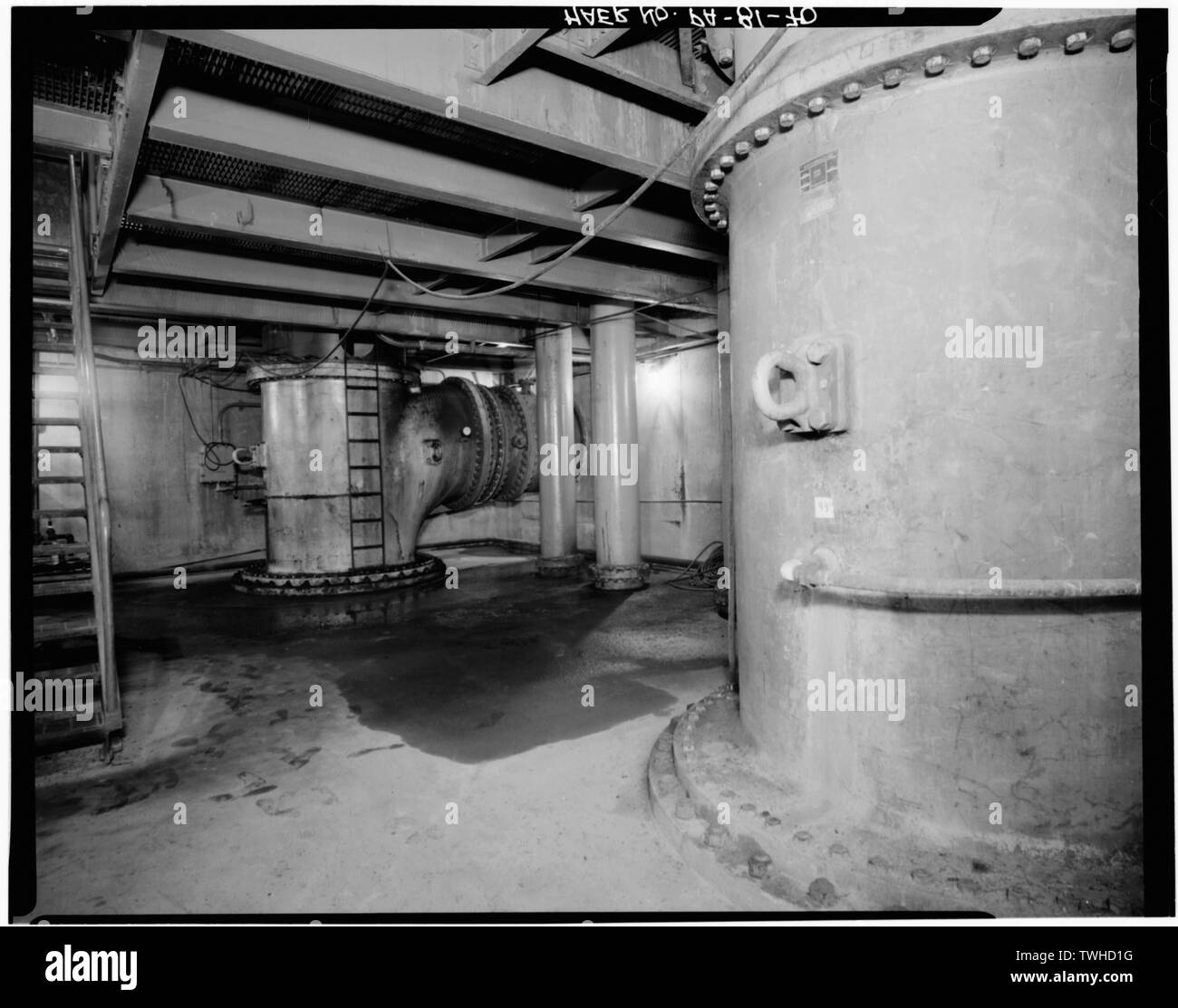 Écran HOUE (EMPLACEMENT S), niveau inférieur, l'eau de rivière en entrée et sortie de tuyaux - Shippingport Atomic Power Station, sur l'Ohio River, à 25 kilomètres au nord-ouest de Pittsburgh, Shippingport, Beaver County, PA ; Hyman Rickover, G ; Duquesne Light Company ; Département de l'énergie ; l'énergie atomique Commission ; Westinghouse Electric Corporation ; Bettis Atomic Power Laboratory ; Stone and Webster Engineering Corporation ; Dravo Corporation ; Simpson, John W ; Gray, John E ; Barker, Joseph H ; Iselin, d G ; Combustion Engineering, Incorporated ; Knolls Atomic Power Laboratory ; Clark, Philip R ; Leighton, David T ; Mealia, Banque D'Images