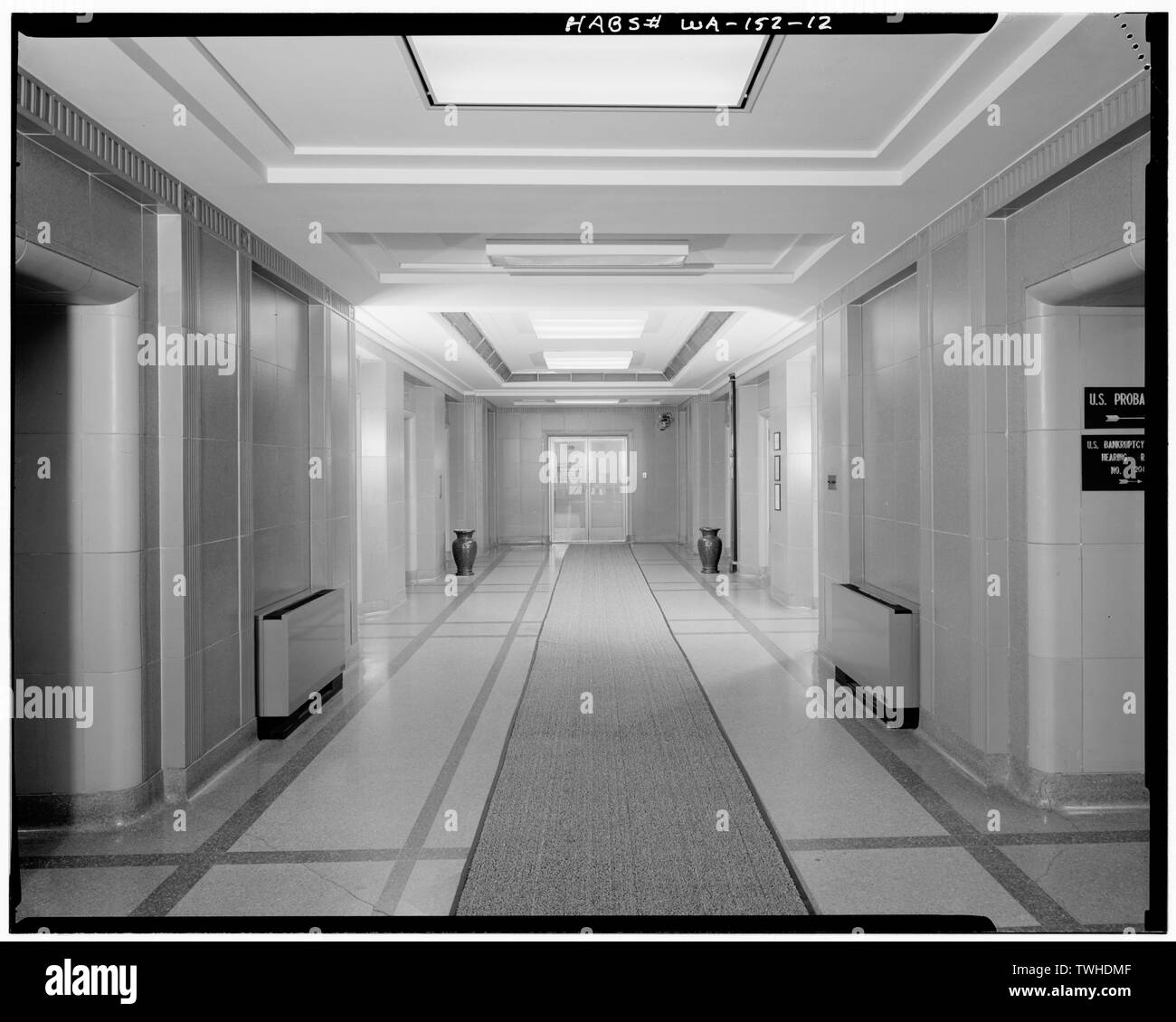 Deuxième étage (6e avenue) Ascenseur Hall à l'ENTRÉE VERS LA COUR DES FAILLITES - U. de S. Courthouse, 1010 Fifth Avenue, Seattle, comté de King, WA ; Maul, David, émetteur Banque D'Images
