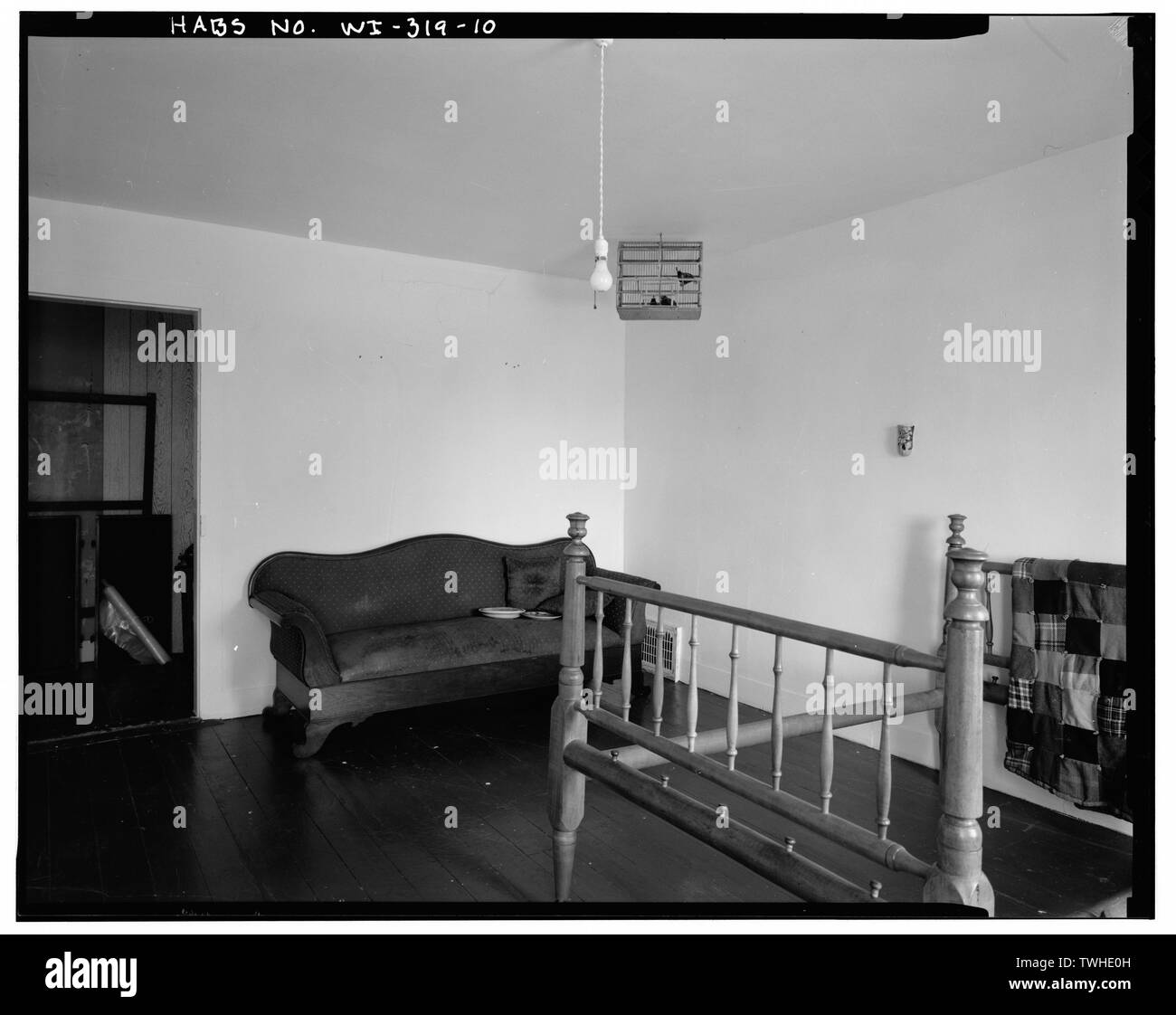 Deuxième étage. Chambre à coucher. L'INTÉRIEUR. Vue DE SUD-OUEST - Vogelsang ferme, maison, 7217 U.S. Highway 151, Manitowoc Rapids, Manitowoc County, WI Banque D'Images Deuxième étage. Chambre à coucher. L'INTÉRIEUR. Vue DE SUD-OUEST - Vogelsang ferme, maison, 7217 U.S. Highway 151, Manitowoc Rapids, Manitowoc County, WI Banque D'Images