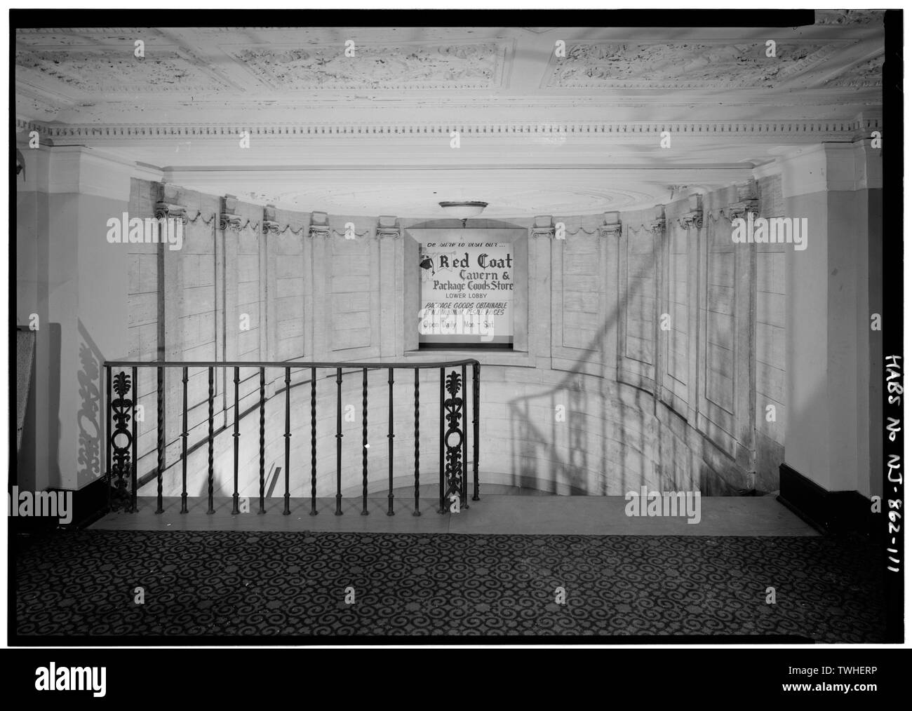 Palier du deuxième étage du grand escalier - Dennis Hotel, Michigan Avenue et de Boardwalk, Atlantic City, NJ, comté de l'Atlantique Banque D'Images