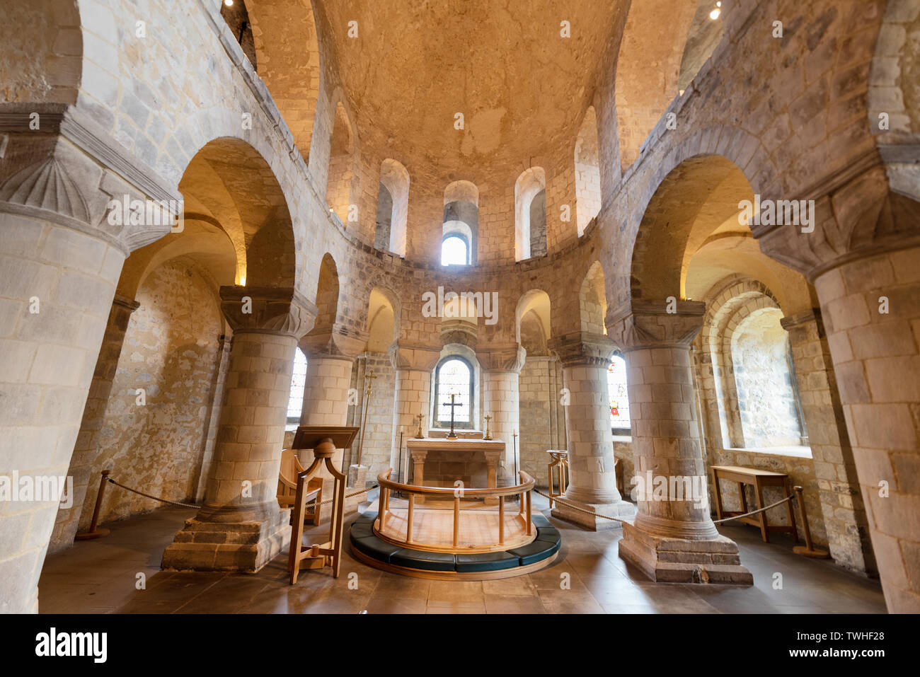 Londres, Royaume-Uni - 12 mai 2019 : chapelle romane de Saint Jean l'Évangéliste à l'intérieur du bâtiment de La Tour Blanche à la Tour de Londres, le palais royal et le château par la Tamise à Londres, Angleterre . Banque D'Images