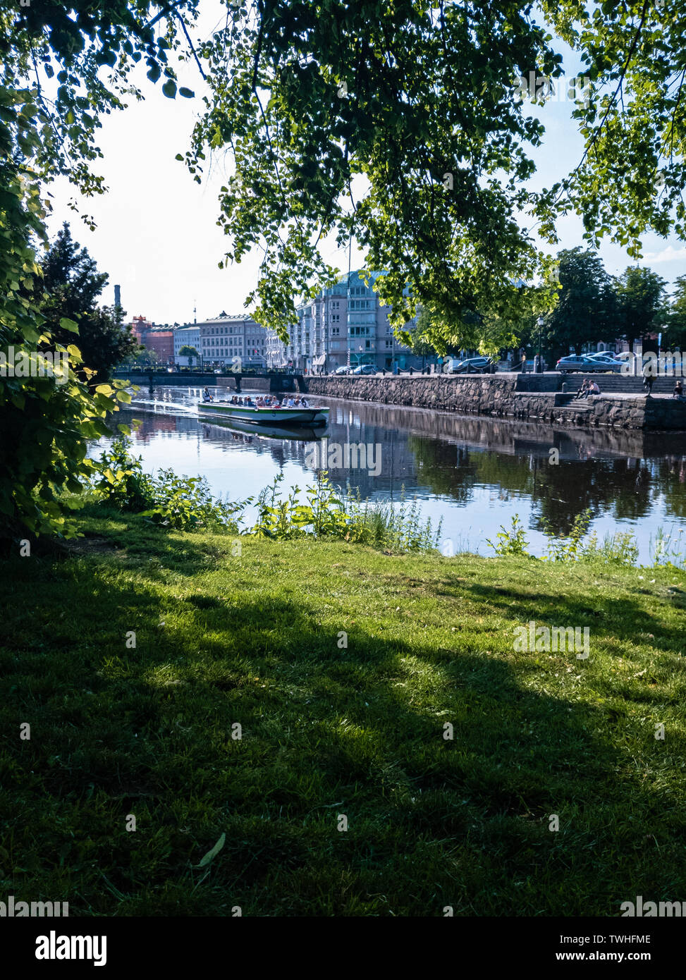 Bateau de plaisance avec des touristes dans la rivière gota alv, Göteborg, Suède Banque D'Images