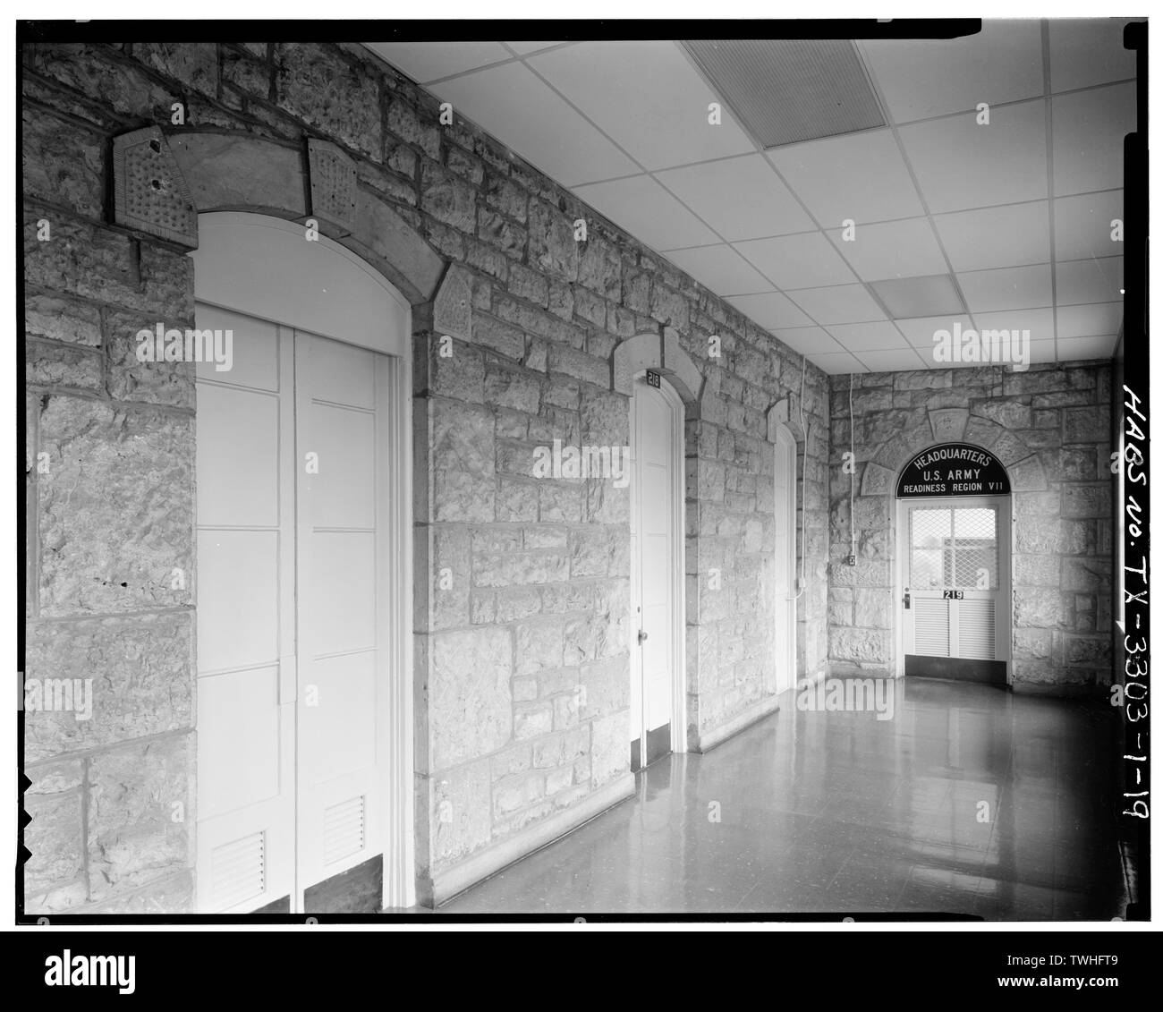 Deuxième étage véranda (maintenant fermé), AILE SUD, CÔTÉ NORD - Fort Sam Houston, San Antonio Quartermaster Depot, angle nord-ouest de New Braunfels Avenue et Grayson Street, San Antonio, TX, Comté de Bexar Banque D'Images