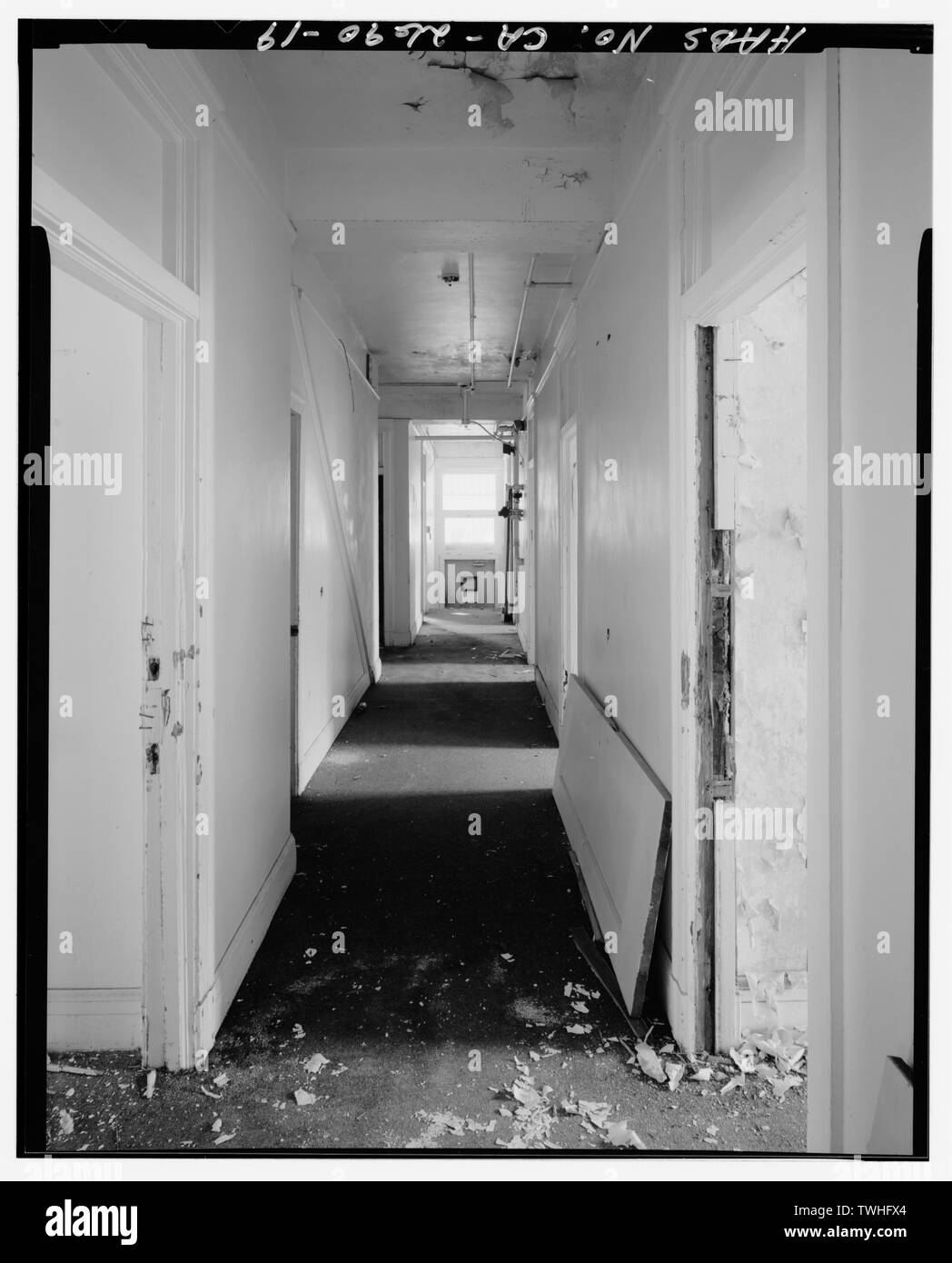 Deuxième étage Vue, COULOIR EST-OUEST SITUÉ PRÈS DE L'extrémité nord du bâtiment, menant à l'entrée principale, face à l'Ouest - Burnett Nurse's Home, 120 North Howard Street, Fresno, comté de Fresno, CA Banque D'Images
