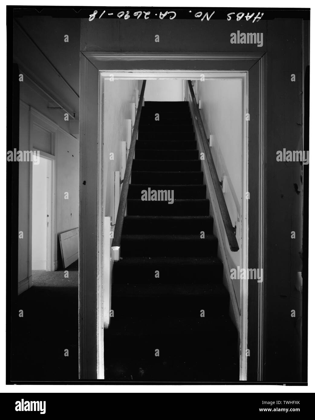Deuxième étage voir l'escalier menant à l'extrême nord, au troisième étage, face à l'Est - Burnett Nurse's Home, 120 North Howard Street, Fresno, comté de Fresno, CA Banque D'Images
