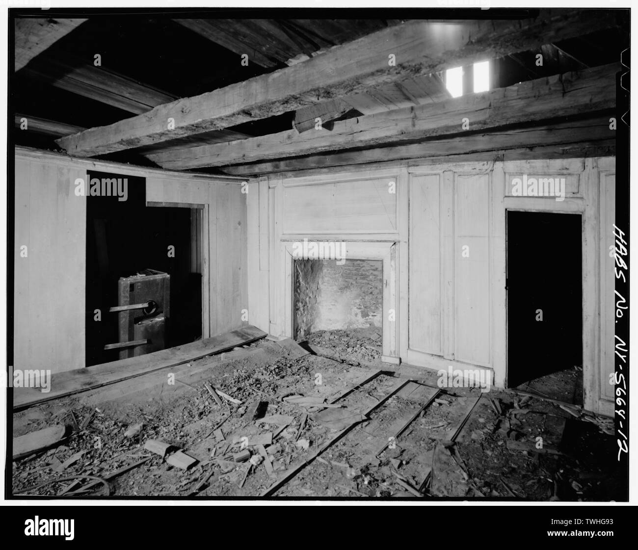 Au 2ème étage, chambre sur la droite, vue d'une cheminée et terrasse - John Haskell House, Windsor (route 32), New Windsor, Orange County, NY Banque D'Images