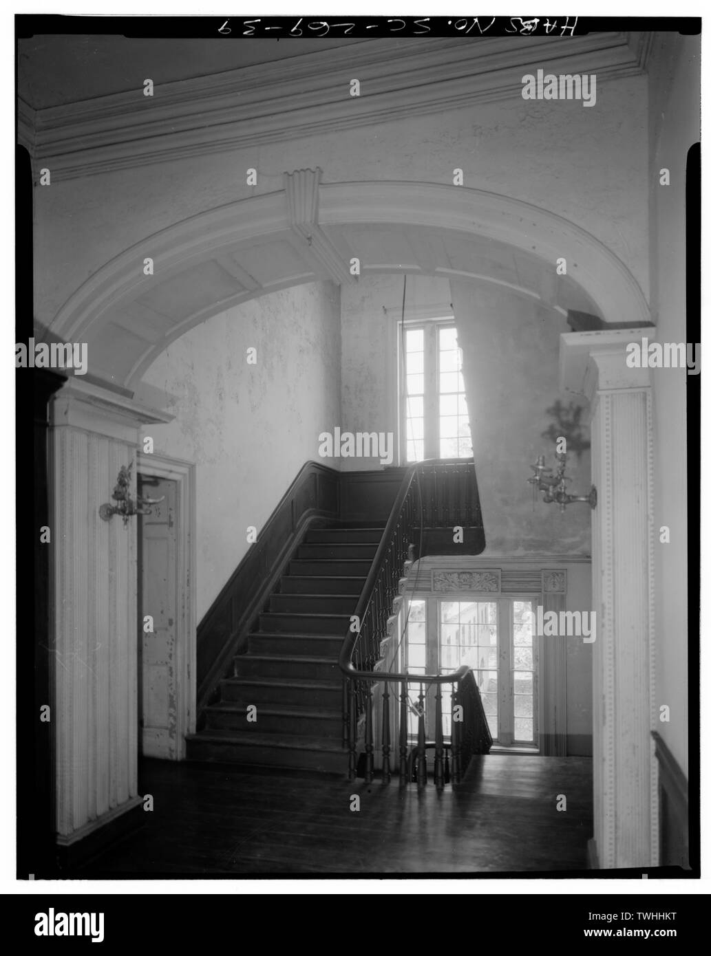 Deuxième étage, HALL, À AU NORD D'STAIRHALL. Escaliers est ca. 1835. - Robinson-Aiken House, 48 Elizabeth Street, Charleston, Charleston County, SC ; Robinson, John ; Aiken, William ; Aiken, William ; Clemson University, Département d'Architecture, répondant ; Lee, Peter, faculté répondant ; Gibson, Reginald Lee ; Fava, Ernest Edward, délinéateur Banque D'Images