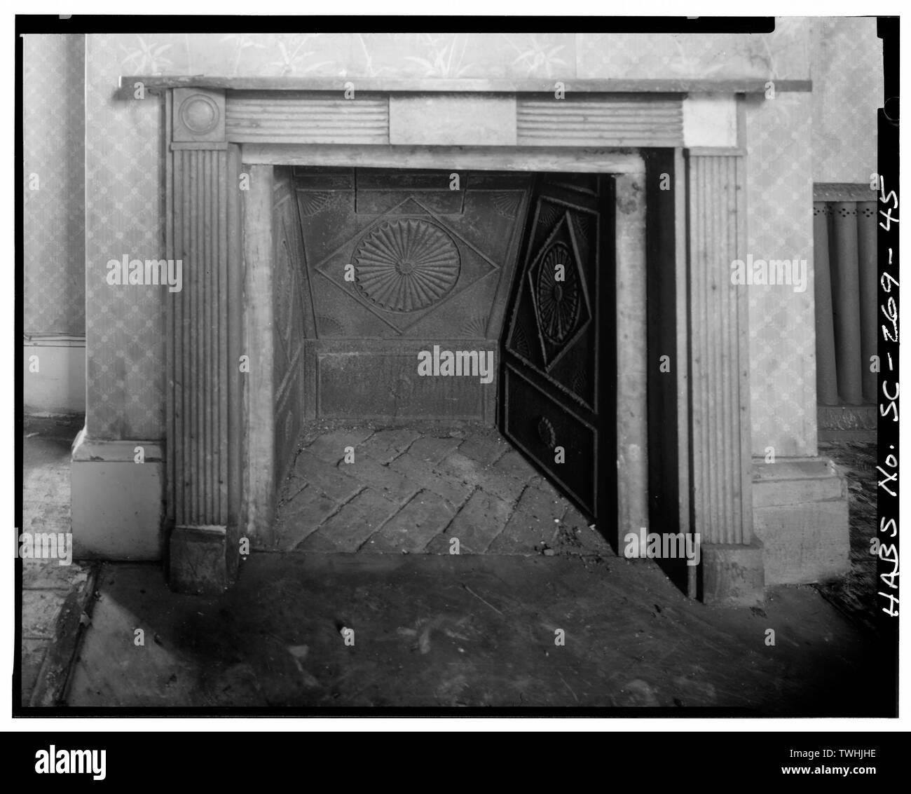 Deuxième étage, chambre NORD-EST- AVEC MANTEAU DE FOYER EN FONTE - Maison Robinson-Aiken, 48 Elizabeth Street, Charleston, Charleston County, SC ; Robinson, John ; Aiken, William ; Aiken, William ; Clemson University, Département d'Architecture, répondant ; Lee, Peter, faculté répondant ; Gibson, Reginald Lee ; Fava, Ernest Edward, délinéateur Banque D'Images