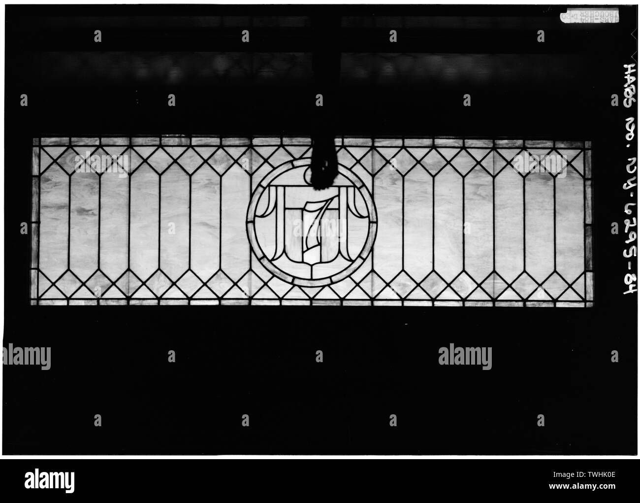 2e étage, 7e prix de l'entreprise, DÉTAIL DU VITRAIL Tableau montrant le nombre sept - 7e Regiment Armory, 643 Park Avenue, New York, New York County, NY Banque D'Images