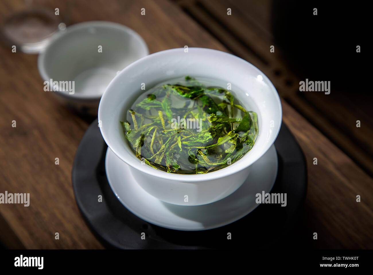 Avant de singe Taiping officiellement Kui est entrée en bourse, les villageois ont utilisé ce court intervalle de temps à préparer dans la montagne. La forme était simple et rude, mais le goût était frais et élégant, et il y avait un fort contraste entre la forme du brut et de la claire et douce. Banque D'Images