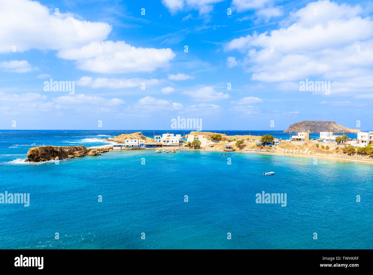 Vue de la plage de Lefkos et port de pêche, l'île de Karpathos, Grèce Banque D'Images