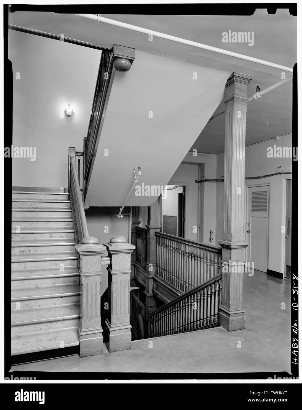 Deuxième étage, un escalier EN FIN DE DEUXIÈME SECTION - Saint Alphonse, Hôpital Nord 508 Fifth Street, Boise, ID, Ada Comté Banque D'Images
