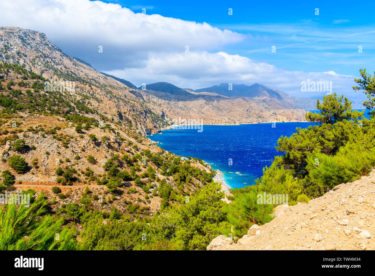 La côte de la mer de l'île de Karpathos et de montagnes, la Grèce Banque D'Images