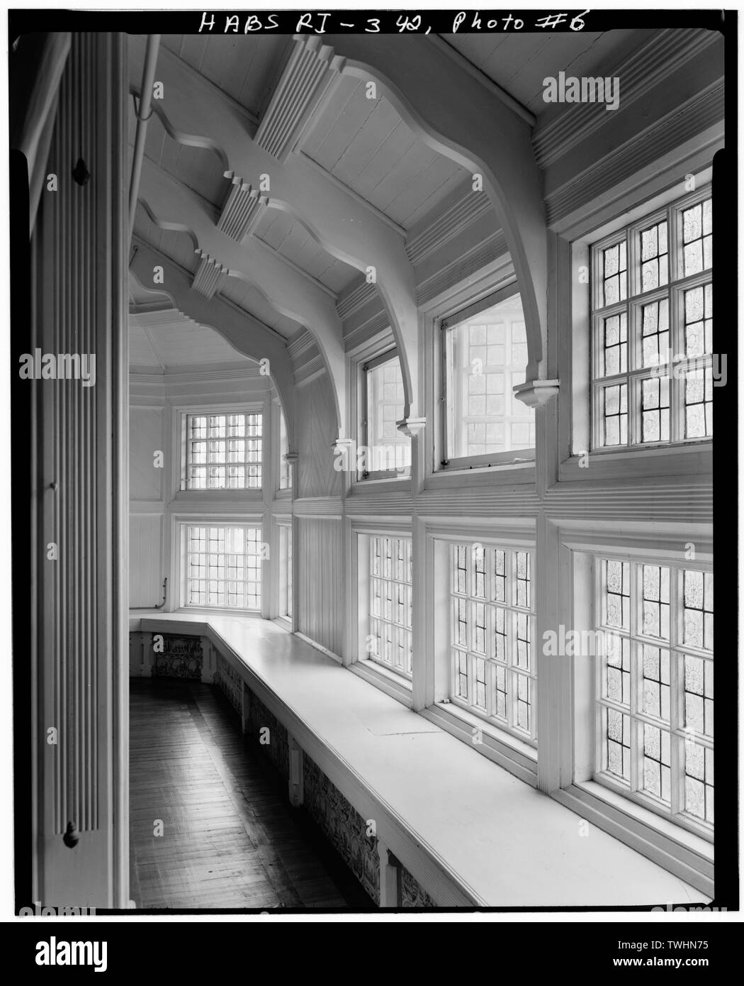 Deuxième étage HALL WINDOWS À PARTIR DU NORD-EST - William Watts Sherman House, 2 Shepard Avenue, Newport, Newport County, RI ; Richardson, Henry H ; McKim, Mead et White ; Newton, Dudley Banque D'Images