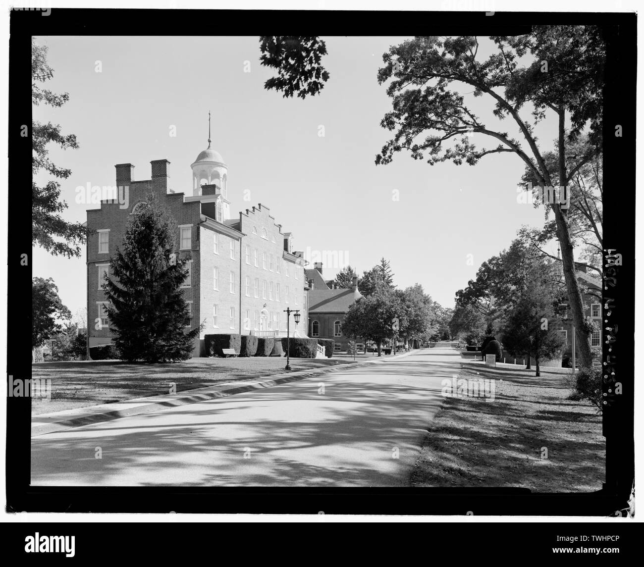 L'AVENUE DU SÉMINAIRE AVEC DES CAPACITÉS. L'ÉCOLE A ÉTÉ UTILISÉ COMME HÔPITAL PENDANT LA BATAILLE. Voir S. - Gettysburg National Military Park, Gettysburg, routes d'Adams County, PA ; faire face, Emmor ; B Gettysburg Battlefield memorial Association ; Warren G, K ; Bureau of Public Roads ; Département de la guerre ; Lee, Robert E ; Hooker, Joseph combats Joe ; Howard, Oliver O ; James Longstreet, ; Hill, Ambrose Powell ; Ewell, Richard S ; Meade, George Gordon ; Reynolds, John ; Début, Jubal, faucilles, Daniel ; Grant, Ulysses S ; Saunders, William ; Bachelder, John B ; Rogers, Randolph ; Gross, George J ; Cavada, UN F ; les testaments, David Banque D'Images