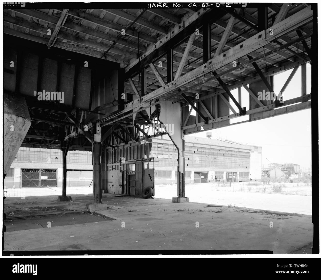 Un abri, de l'intérieur, à l'ANGLE NORD-EST DE L'usine principale. Vue DE NORD-OUEST. Ford Motor Company - Long Beach, perdent une usine de montage, 700, avenue Henry Ford, Long Beach, Los Angeles, CA Banque D'Images