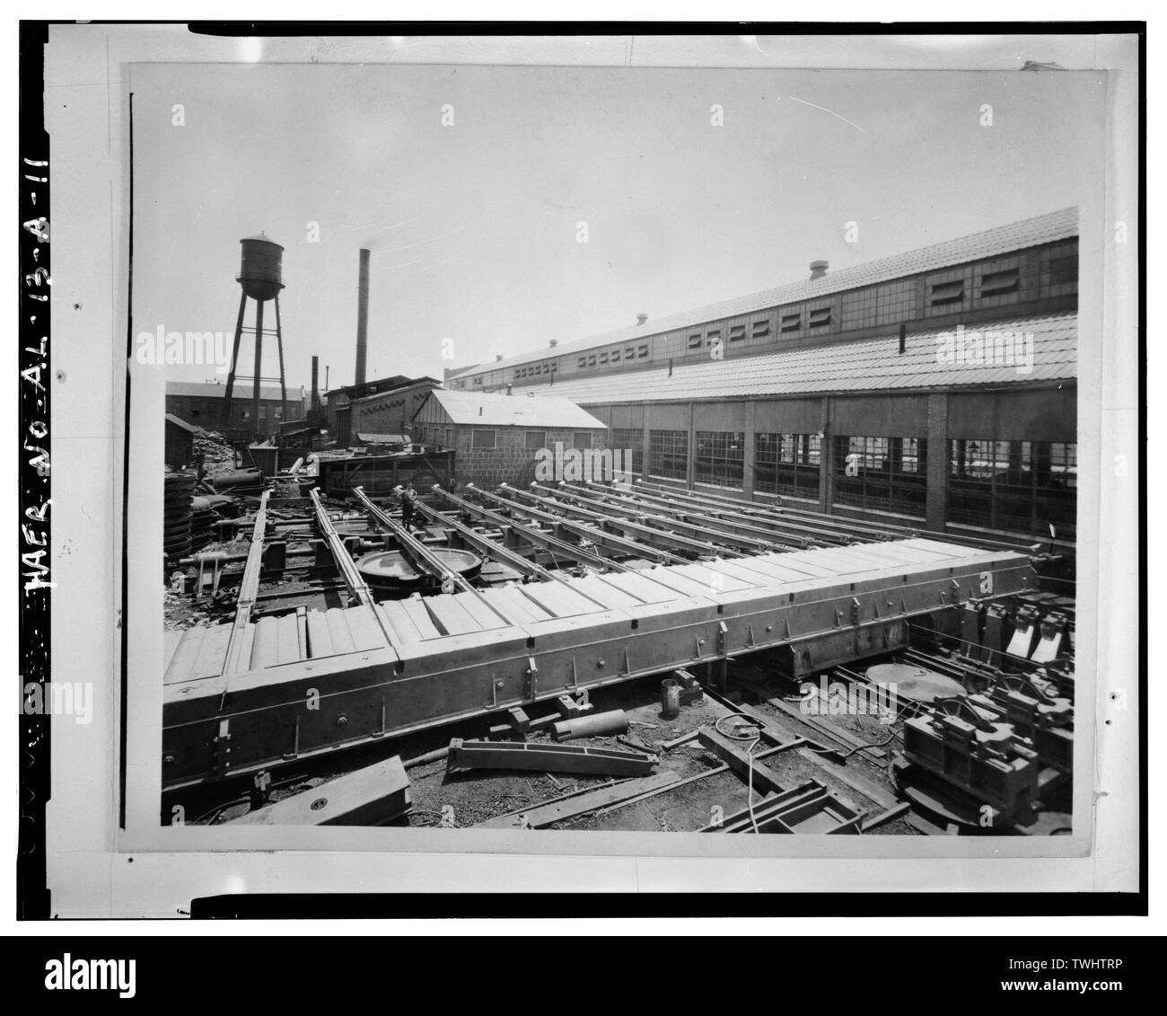 SHOP YARD MONTRANT TOUR DE L'EAU ET LE MOTIF À l'arrière boutique, ATELIER À droite, voie prévue pour 1922 de réparation de locomotives. - Hardie-Tynes Manufacturing Company, atelier, 800, 28e Rue Nord, Comté de Jefferson, Birmingham, AL Banque D'Images