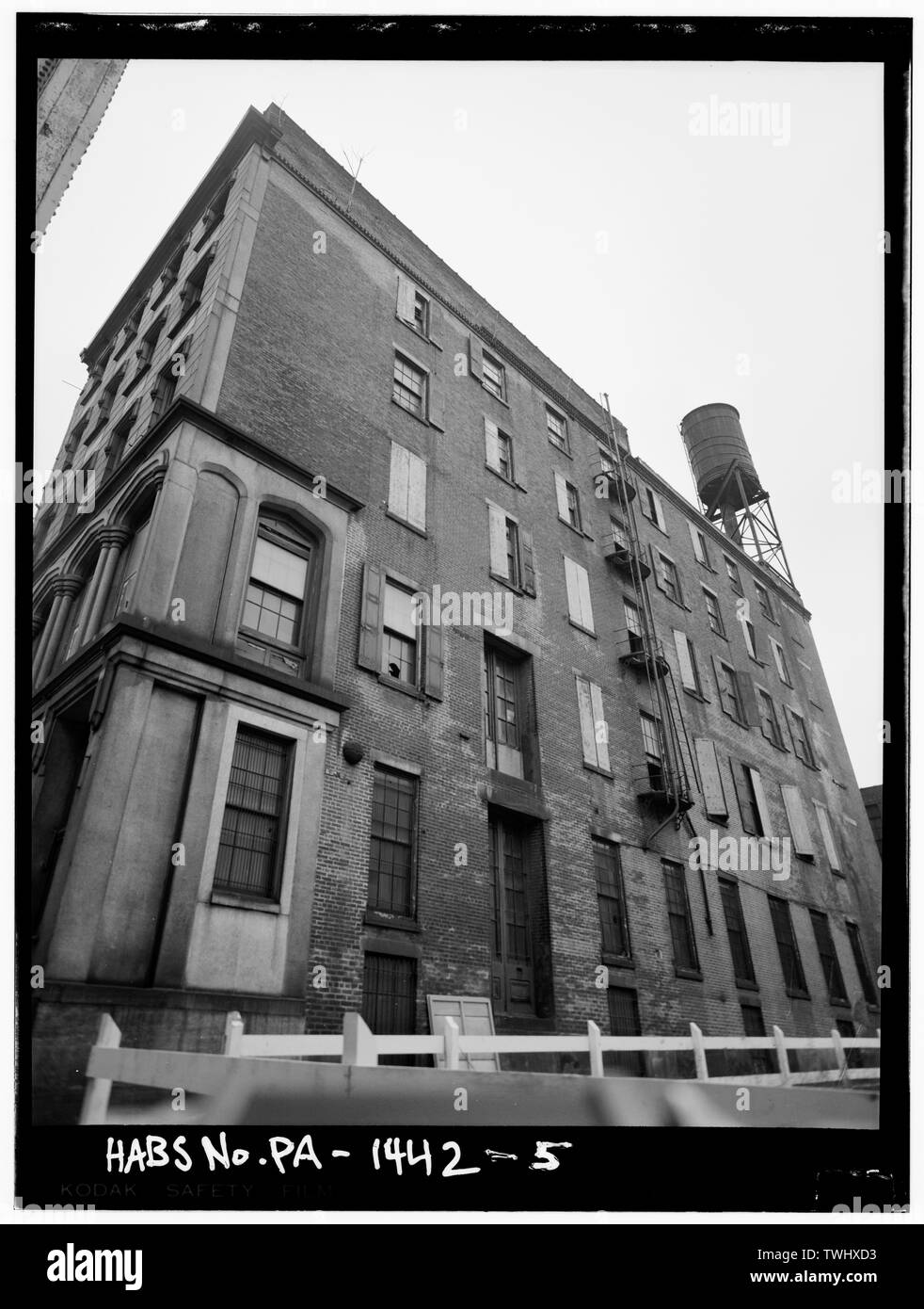 Élévation latérale, AVEC POURSUITE DE L'AVANT PREMIÈRE ET DEUXIÈME ÉTAGE LES OUVERTURES. (Élévation nord) - James S. Mason et le magasin de la compagnie, 138-140 North Front Street, Philadelphie, comté de Philadelphie, PA Banque D'Images