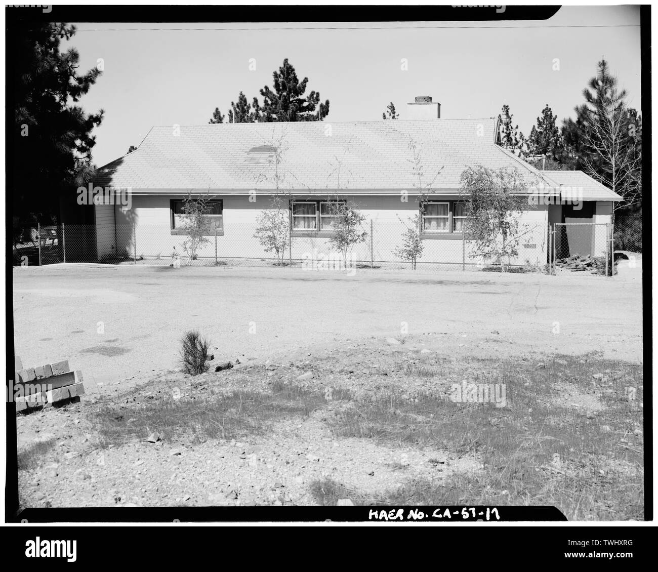 Vue de côté de la maison de 'commander', à Everett, Weinreb nord photographe, avril 1988 - Mont Gleason Site de missiles Nike, Angeles National Forest, au sud de Soledad Canyon, Sylmar, comté de Los Angeles, CA Banque D'Images