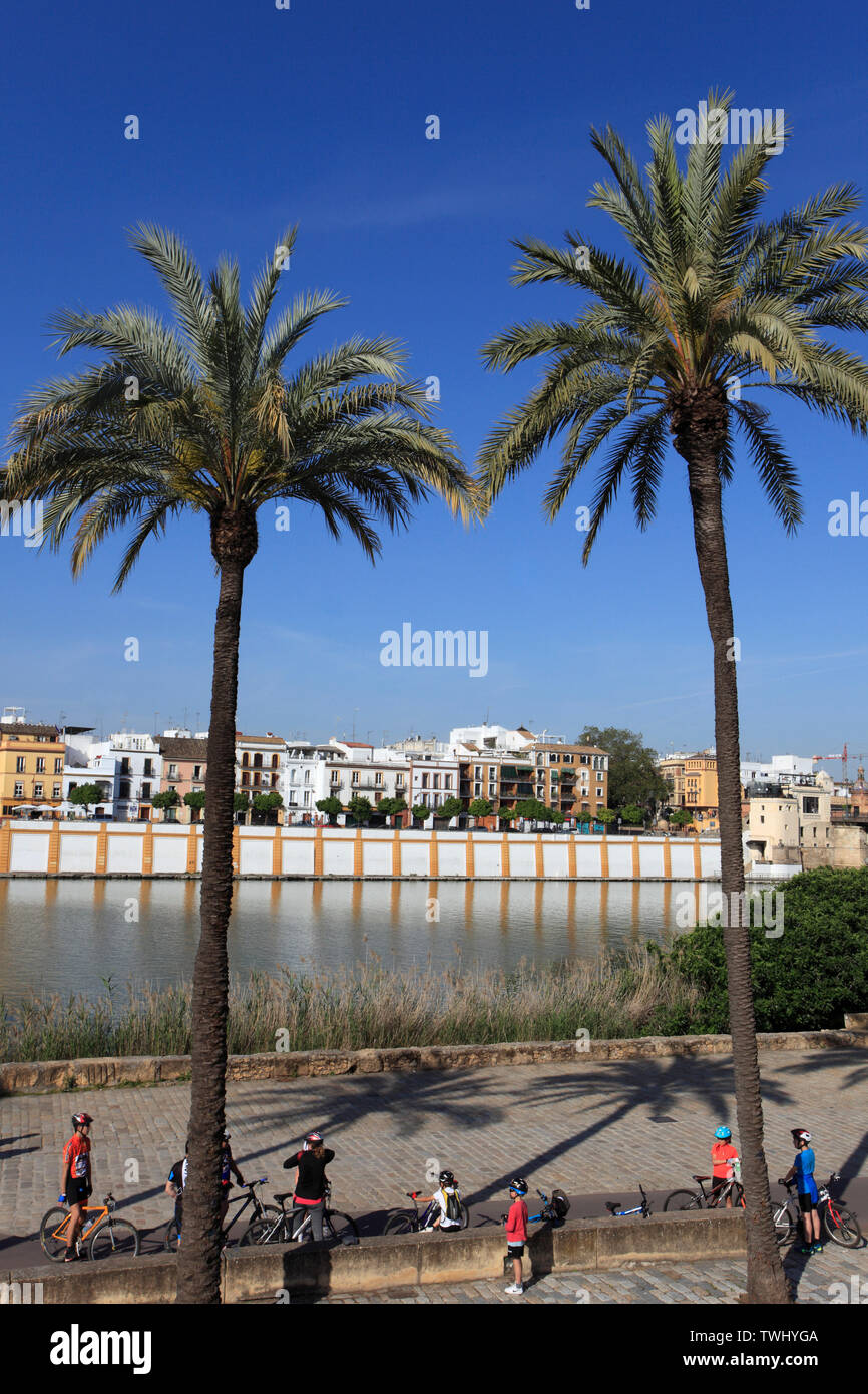L'Espagne, Andalousie, Séville ; Guadalquivir, la promenade, les gens, Banque D'Images