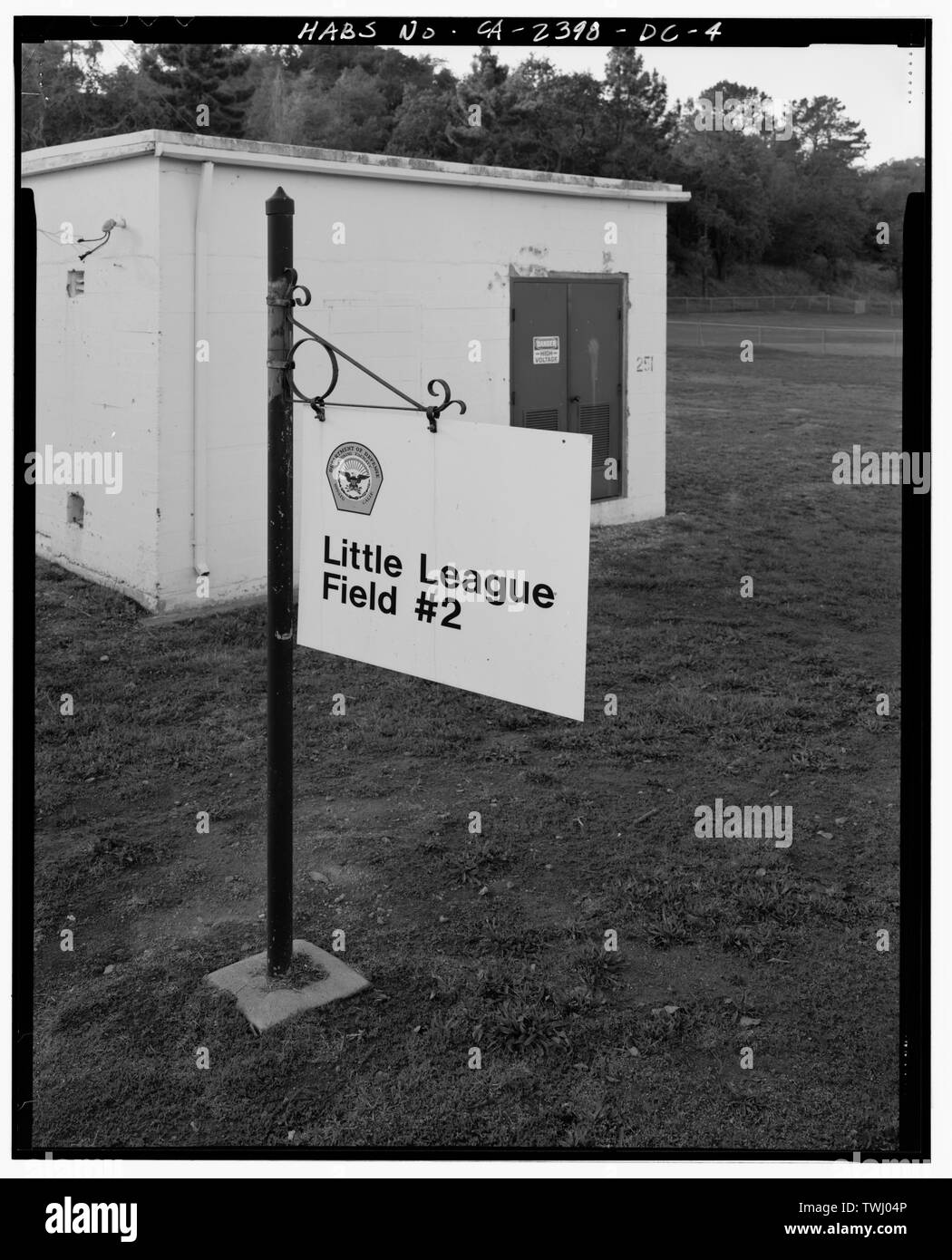 Support simple signer- Champ de la petite ligue -2. - Champ de Hamilton, Base des plaques de rue, à l'Est de la Nef, d'entraînement, Novato Marin County, CA Banque D'Images