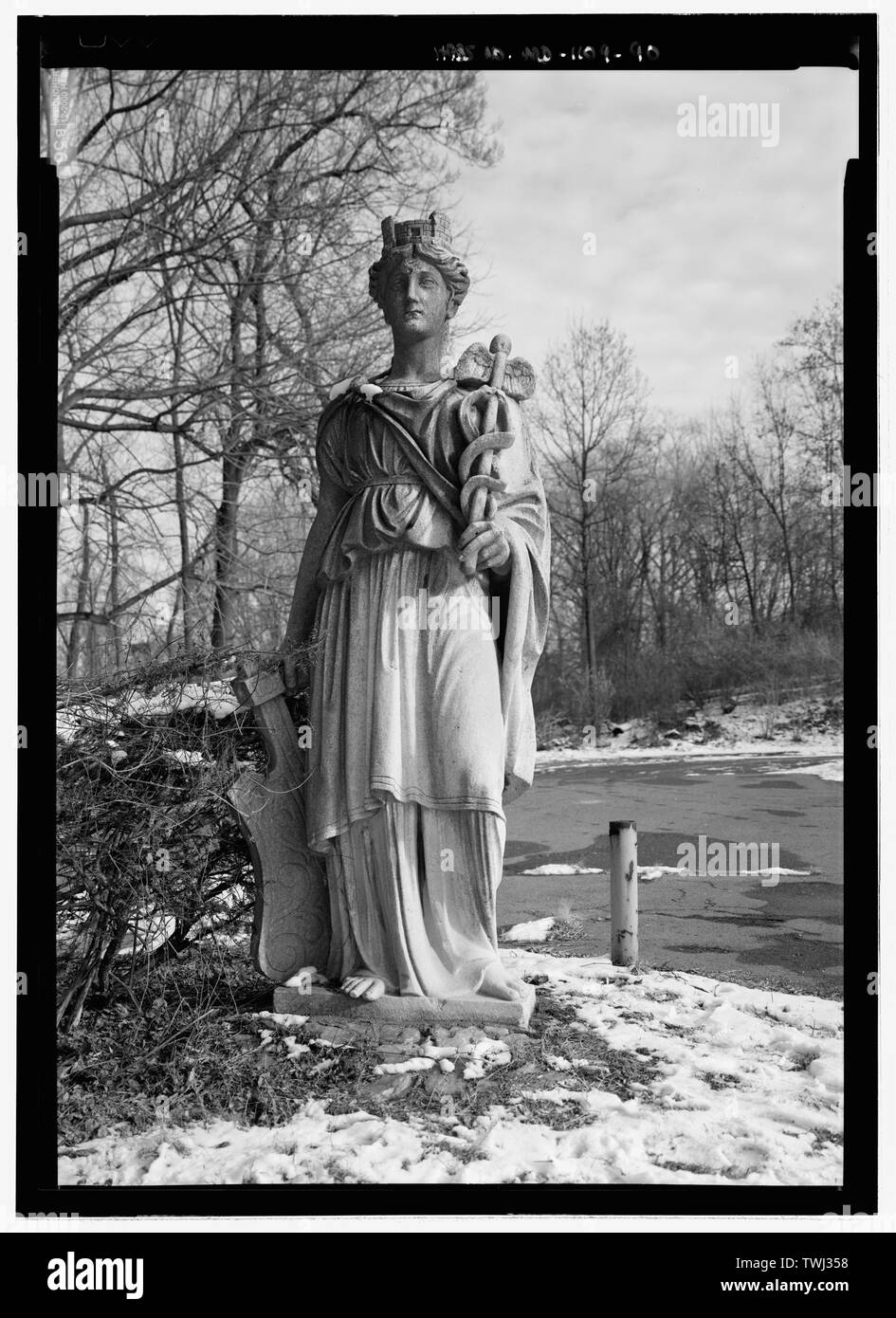 Sculpture, Minerva - Parc National Seminary, borné par Capitol Beltway (I-495), Linden Lane, poêle à bois Avenue, et Smith Drive, Silver Spring, dans le comté de Montgomery, MD ; U.S. Département de l'armée ; Ray, Arthur ; Cassedy, John Irving, Ament, James ; E ; Davis, Roy Tasco ; Holman, Emily Elizabeth ; Schneider, Thomas Franklin ; Rosenthal, James, l'équipe de terrain ; Prix, Virginie B, émetteur ; Ott, Cynthia, historien ; Boucher, Jack E, photographe ; Lavoie, Catherine C, gérant de projet, prix, Virginie B, émetteur ; Prix, Virginie B, émetteur Banque D'Images