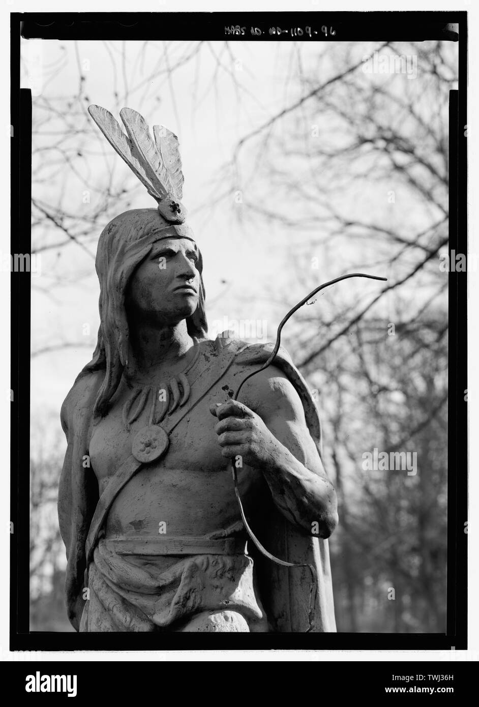 La sculpture, l'affichage détaillé de Hiawatha - Parc National Seminary, borné par Capitol Beltway (I-495), Linden Lane, poêle à bois Avenue, et Smith Drive, Silver Spring, dans le comté de Montgomery, MD ; U.S. Département de l'armée ; Ray, Arthur ; Cassedy, John Irving, Ament, James ; E ; Davis, Roy Tasco ; Holman, Emily Elizabeth ; Schneider, Thomas Franklin ; Rosenthal, James, l'équipe de terrain ; Prix, Virginie B, émetteur ; Ott, Cynthia, historien ; Boucher, Jack E, photographe ; Lavoie, Catherine C, gérant de projet, prix, Virginie B, émetteur ; Prix, Virginie B, émetteur Banque D'Images