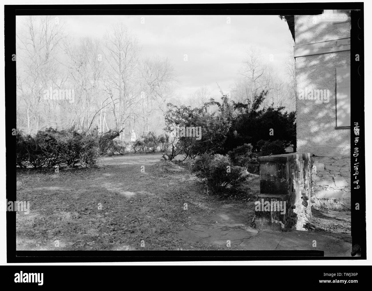 Sculpture, vue en regardant la figure de Minerva aux environs de la Villa - Parc National Seminary, borné par Capitol Beltway (I-495), Linden Lane, poêle à bois Avenue, et Smith Drive, Silver Spring, dans le comté de Montgomery, MD ; U.S. Département de l'armée ; Ray, Arthur ; Cassedy, John Irving, Ament, James ; E ; Davis, Roy Tasco ; Holman, Emily Elizabeth ; Schneider, Thomas Franklin ; Rosenthal, James, l'équipe de terrain ; Prix, Virginie B, émetteur ; Ott, Cynthia, historien ; Boucher, Jack E, photographe ; Lavoie, Catherine C, gérant de projet, prix, Virginie B, émetteur ; Prix, Virginie B, émetteur Banque D'Images