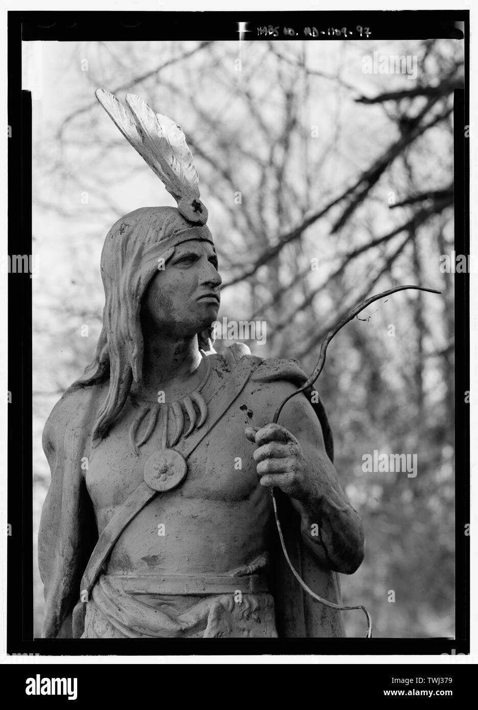 La sculpture, l'affichage détaillé de Hiawatha - Parc National Seminary, borné par Capitol Beltway (I-495), Linden Lane, poêle à bois Avenue, et Smith Drive, Silver Spring, dans le comté de Montgomery, MD ; U.S. Département de l'armée ; Ray, Arthur ; Cassedy, John Irving, Ament, James ; E ; Davis, Roy Tasco ; Holman, Emily Elizabeth ; Schneider, Thomas Franklin ; Rosenthal, James, l'équipe de terrain ; Prix, Virginie B, émetteur ; Ott, Cynthia, historien ; Boucher, Jack E, photographe ; Lavoie, Catherine C, gérant de projet, prix, Virginie B, émetteur ; Prix, Virginie B, émetteur Banque D'Images