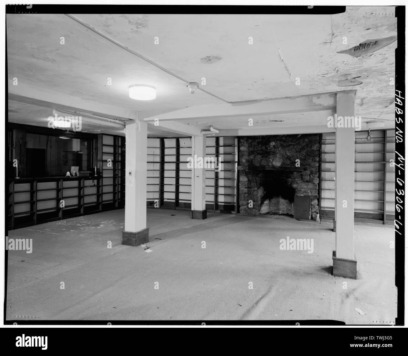 Deuxième étage, salle de la forêt, dans les prix (Bibliothèque), à l'ouest de l'ouest au mur et cheminée. - Lake Placid Club, aile de la forêt, côté est de Mirror Lake Drive, au nord de la State Route 86 et Main, North Elba, Essex County, NY Banque D'Images
