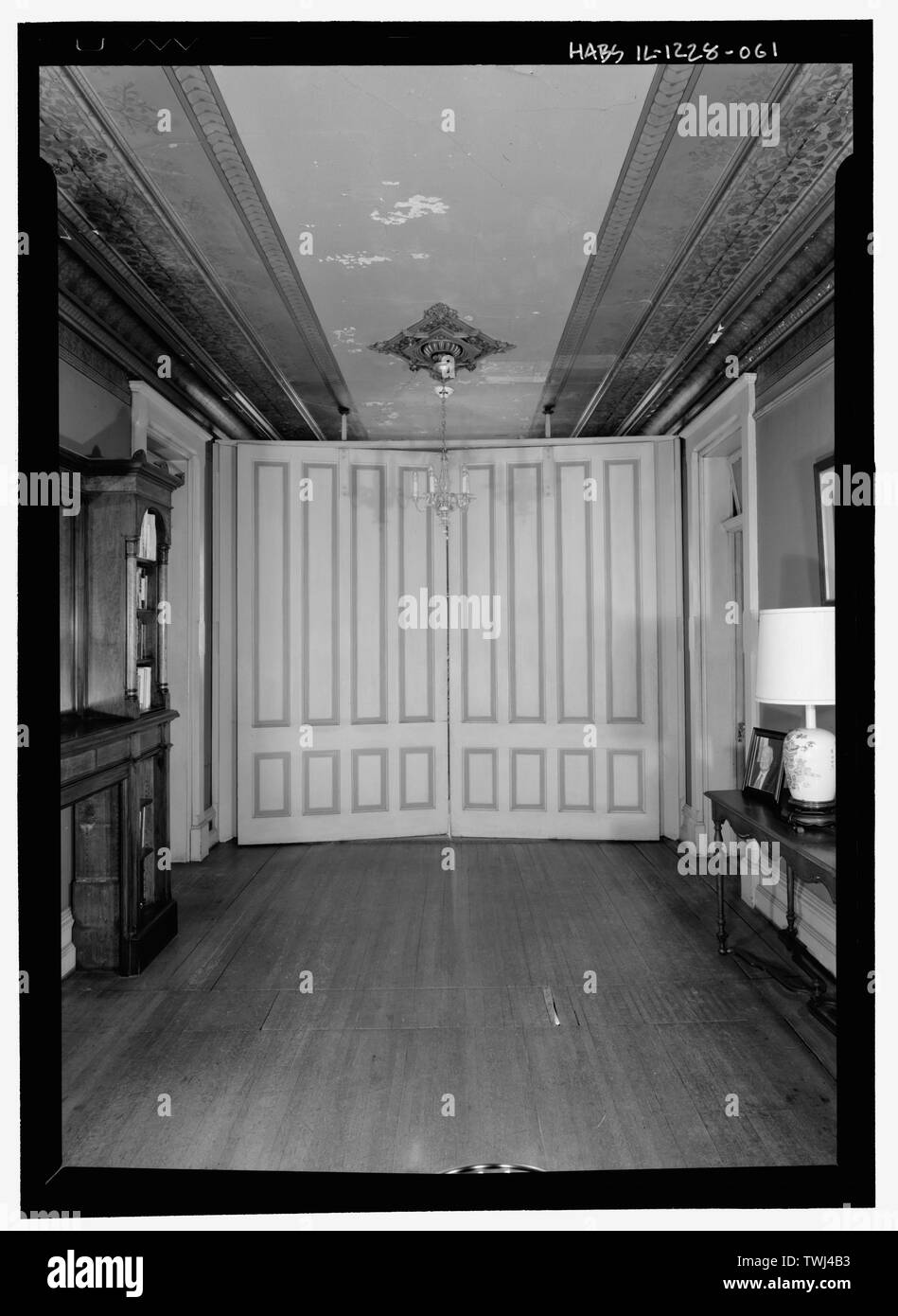 Deuxième étage, couloir, East end d'ouest, montrant portes pivotantes - Hegeler Carus Mansion, 1307 7e Rue, La Salle, La Salle County, Illinois Banque D'Images