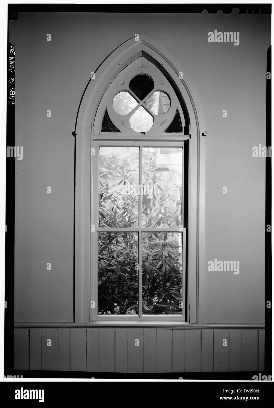 Septembre 1966 Détail de la fenêtre de l'intérieur de la paroisse de la Trinité - Chapelle (P. E.), 651 Pequot Road, Southport, comté de Fairfield, CT Banque D'Images