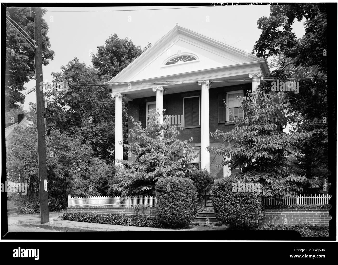 Septembre 1966 VUE GÉNÉRALE DU SUD-EST (FAÇADE AVANT) - Connecticut Bank, Mill River Branch, 227 Main Street, Southport, comté de Fairfield, CT Banque D'Images