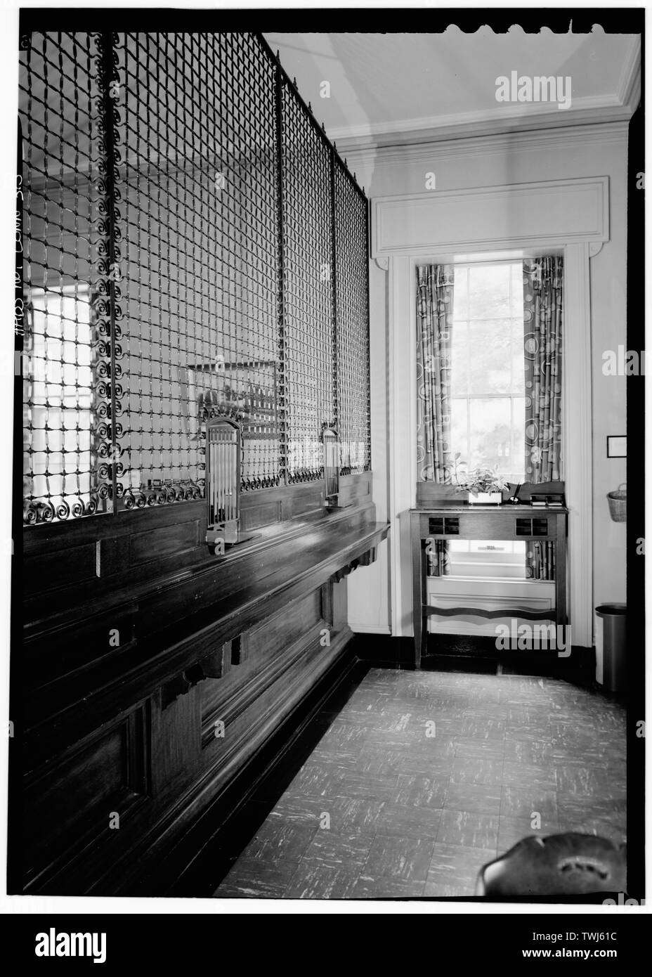 Septembre 1966 VUE GÉNÉRALE, de l'ARRIÈRE DE LA CAGE - Southport Savings Bank, 226 Main Street, Southport, comté de Fairfield, CT Banque D'Images