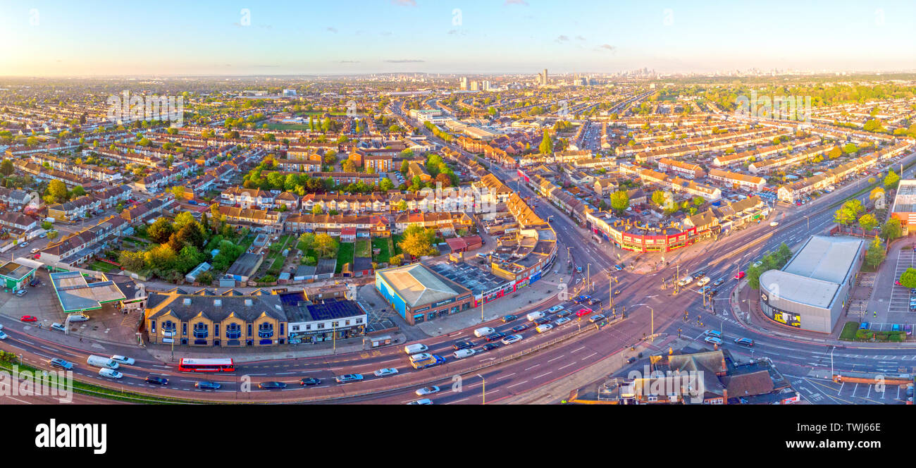 Ilford, une petite ville dans le nord-est de Londres, en Angleterre, et le centre administratif de l'arrondissement de Redbridge, situé à environ 14 kilomètres du centre-ville de Londres, est l'un des domaines du noyau urbain planifié et élaboré à Londres. Banque D'Images