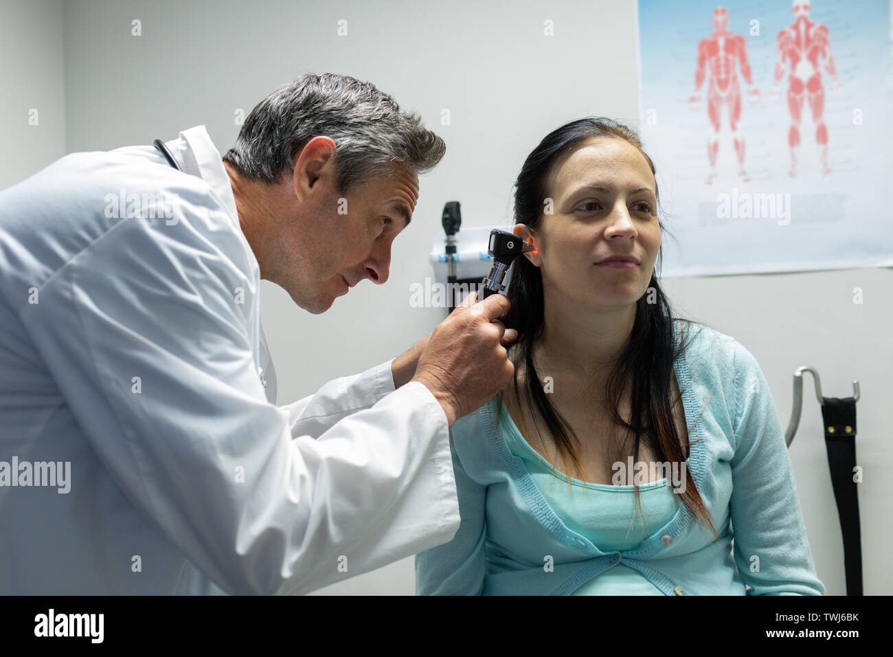Médecin de l'examen d'une femme enceinte à l'hôpital Banque D'Images