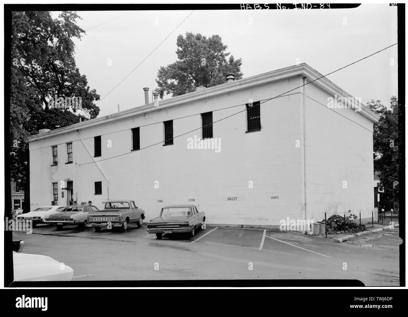 Septembre 1971 VUE GÉNÉRALE DU SUD-OUEST - Jefferson County Jail et du shérif, Courthouse Square, Madison, Comté de Jefferson, dans ; Lee, Monroe W ; Kirk, John ; McKimm, Robert ; Falconer, James ; Farnsworth, Joseph, Honoré, Frances ; Durham, Fleming ; Temperly, Matthew Banque D'Images Septembre 1971 VUE GÉNÉRALE DU SUD-OUEST - Jefferson County Jail et du shérif, Courthouse Square, Madison, Comté de Jefferson, dans ; Lee, Monroe W ; Kirk, John ; McKimm, Robert ; Falconer, James ; Farnsworth, Joseph, Honoré, Frances ; Durham, Fleming ; Temperly, Matthew Banque D'Images