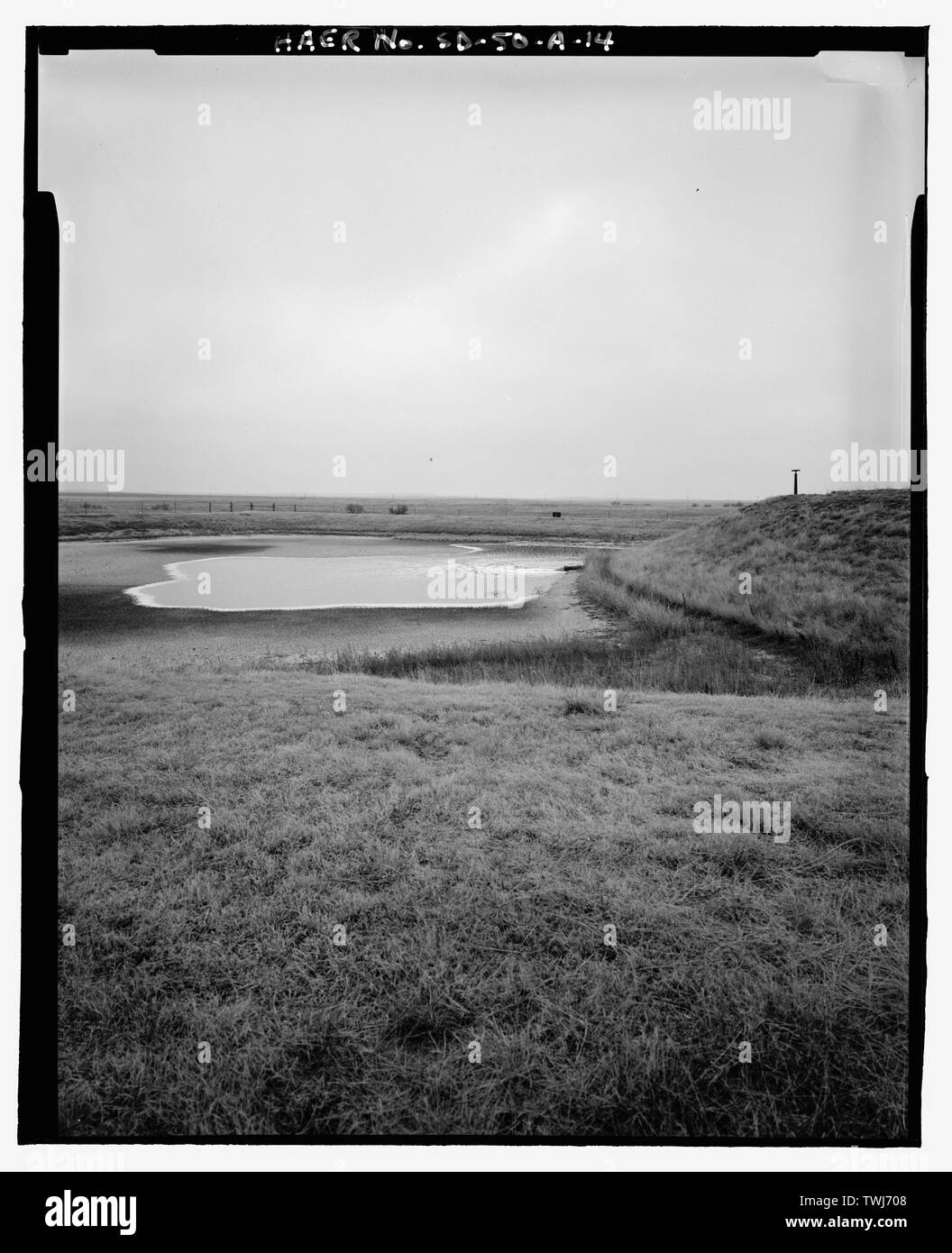 Débordement des eaux usées Lagoon remplissait, à l'ouest - Ellsworth Air Force Base, Delta, vol de contrôle de lancement, Route de comté CS23A, au nord de la sortie 127, de l'intérieur, le comté de Jackson, SD ; Hess, Roise, entreprise et entrepreneur, Wegman-French, Lysa, émetteur ; Lyon, Robert, photographe ; Lauber, John F, historien Banque D'Images