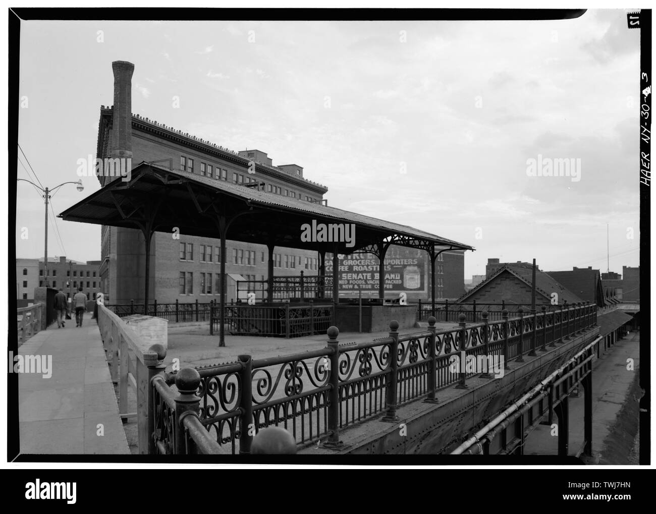 Logement et clôture sur le viaduc de la rue - Erie Railway, Binghamton, Lewis et rues Chenango, Binghamton, Broome County, NY Banque D'Images