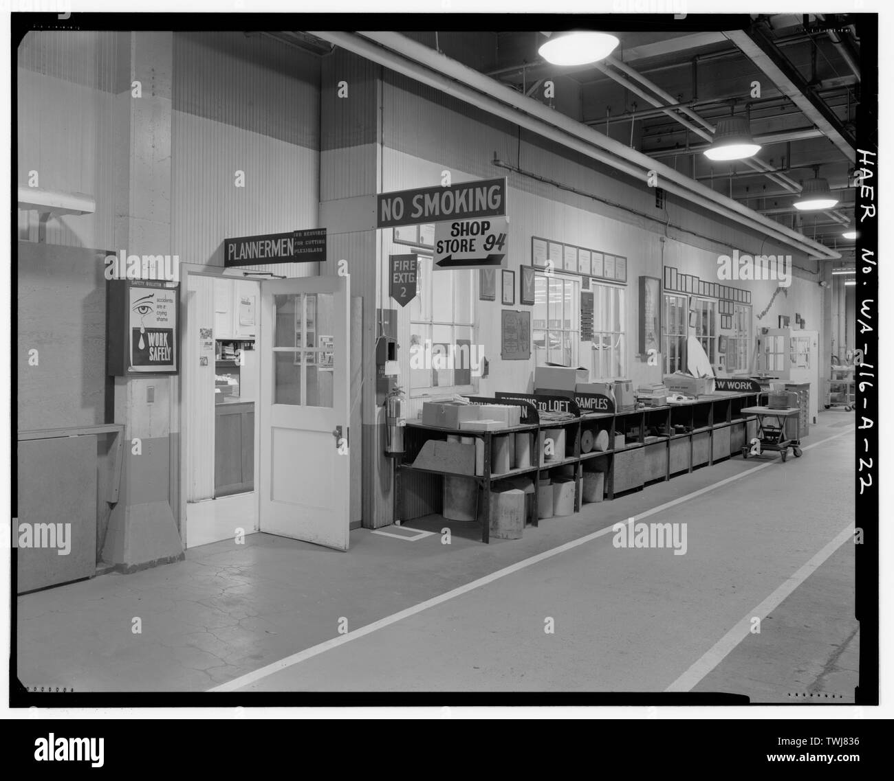 Bureaux avec Plannermen boutique et signe en 1896 la section sud de l'allée. A l'appareil photo SW. - Chantier naval de Puget Sound, Pattern Shop, Farragut Avenue, Bremerton, WA, du comté de Kitsap Banque D'Images