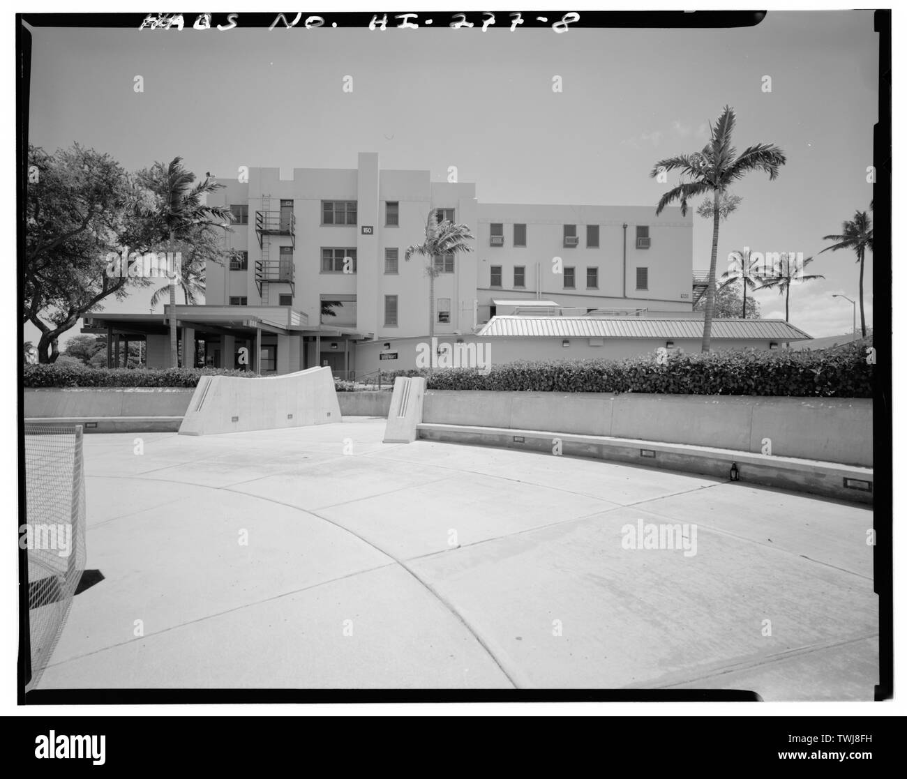 Vue de côté face à l'ouest - Base navale américaine, Pearl Harbor, siège, North Road, entre 14e Rue et North Road, Pearl City, comté de Honolulu, HI Banque D'Images Vue de côté face à l'ouest - Base navale américaine, Pearl Harbor, siège, North Road, entre 14e Rue et North Road, Pearl City, comté de Honolulu, HI Banque D'Images
