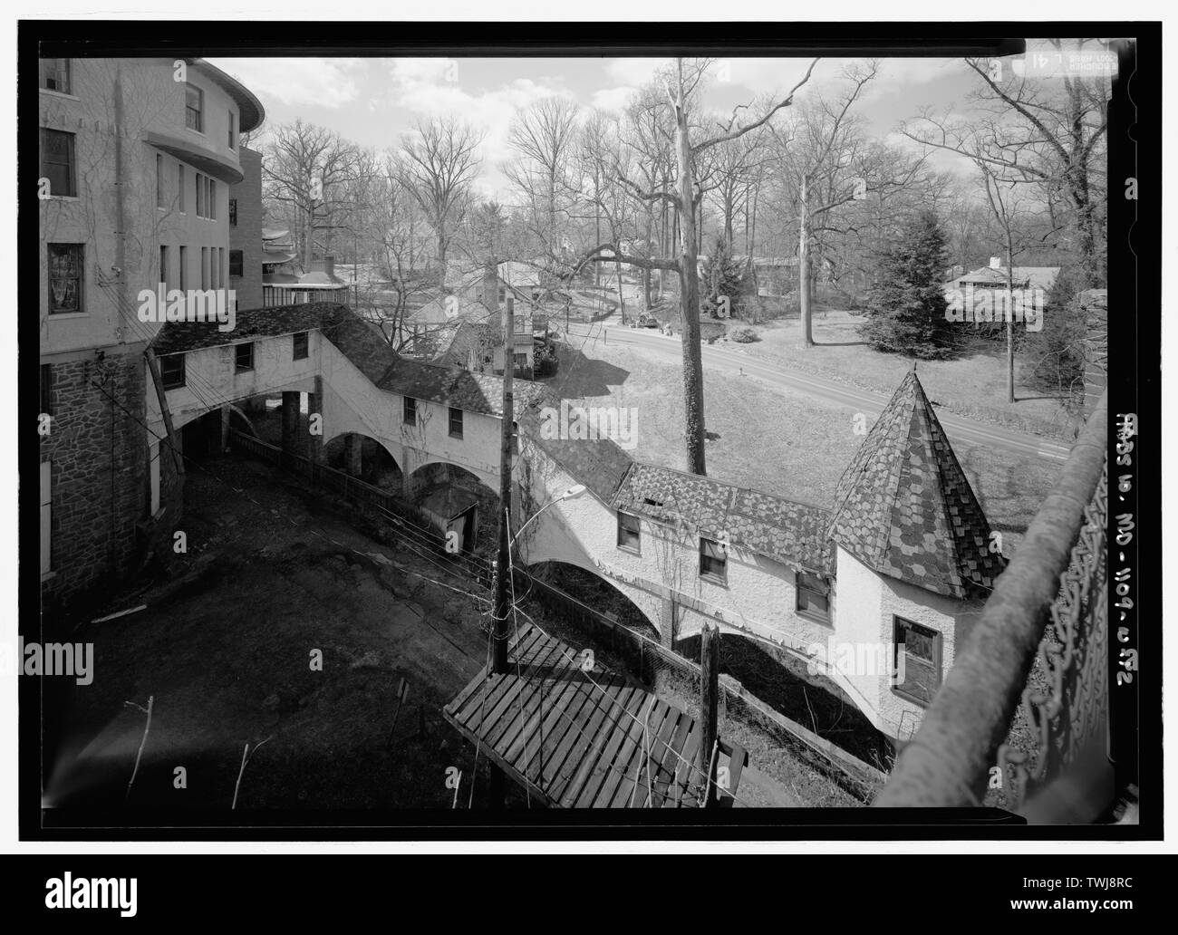 Point de vue semblable à la chaussée et au-delà de Sud - Parc National Seminary, Chateau de chaussées, entre Linden Lane et de Beach Drive, Silver Spring, dans le comté de Montgomery, MD ; Ament, James E ; Prix, Virginie B, émetteur ; Ott, Cynthia, historien ; Boucher, Jack E, photographe ; Prix, Virginie B, émetteur ; Lavoie, Catherine C, gérant de projet, prix, Virginie B, émetteur ; Lavoie, Catherine C, gérant de projet, prix, Virginie B, émetteur Banque D'Images