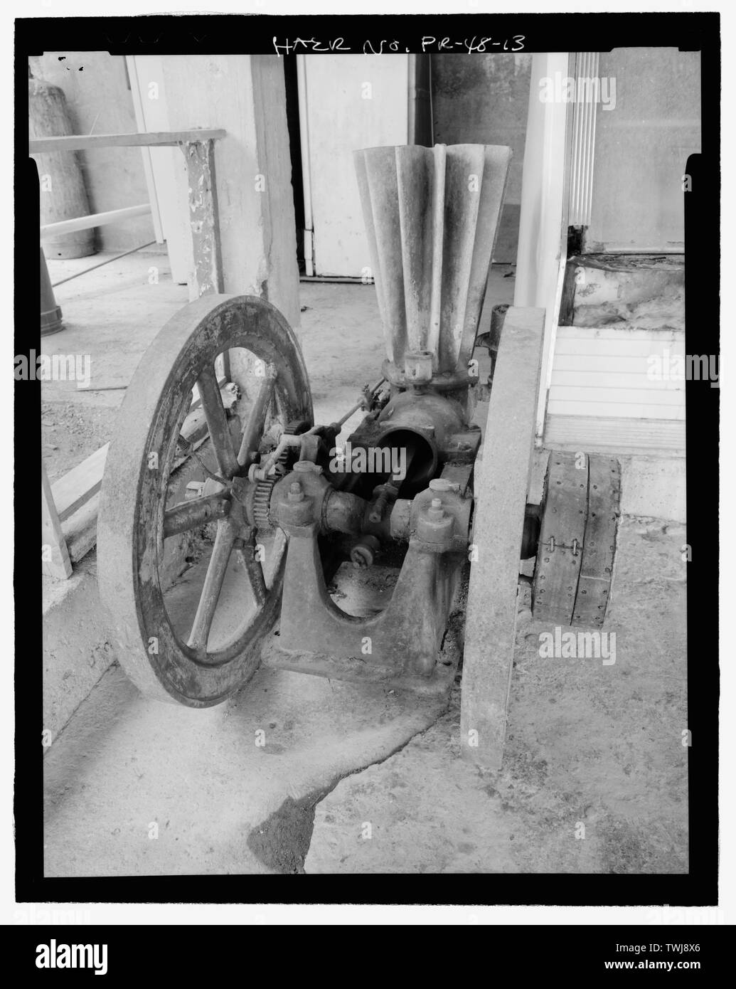 Seul piston moteur essence, vue de l'extrémité du moteur, ce qui est étiqueté Aeromotoer Co. Chicago Z402 - Santaella Transformation du café Site, Route 139, km 10,6, Maraguez, Ponce Municipio, PR Banque D'Images