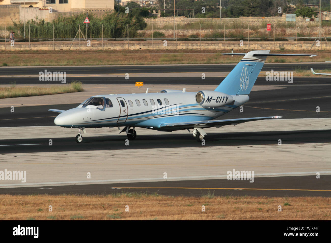 Cessna Citation CJ3 business jet sur la piste après l'atterrissage à Malte. Transport aérien d'entreprise. Banque D'Images
