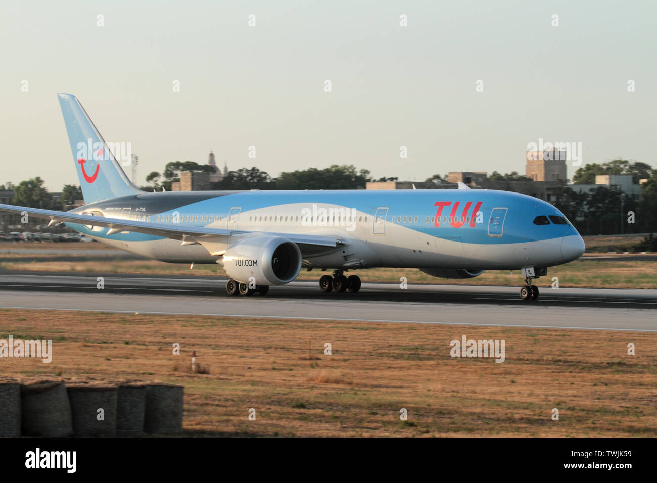 TUI Boeing 787-9 Dreamliner passenger jet avion long courrier, au décollage à Malte Banque D'Images