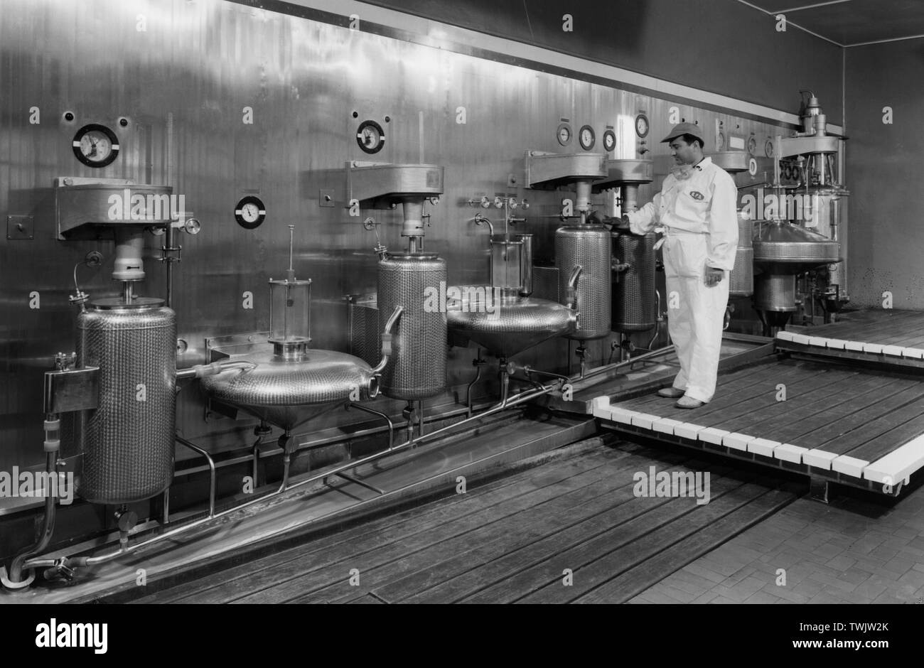 Italie, Latium, colleferro, bombrini parodi delfino continue de l'usine la nitration de glycérine, 1960 Banque D'Images