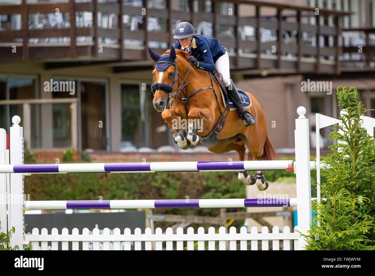 Hickstead, West Sussex, UK. 20 Juin, 2019. La 5ème place. Harriet Nuttall équitation Nuit de gloire O.L. GBR. Les bijoutiers de Pierre Vase. CSI4*. 1.454m le Shira Al'aa Derby Hickstead Réunion. Hickstead. West Sussex. United Kingdom. GBR. 20/06/2019. Credit : Sport en images/Alamy Live News Banque D'Images