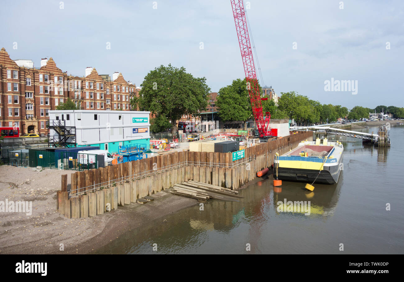 Super site de construction d'égouts sur l'Estran remblai Putney sur la rive sud de la Tamise, Londres, UK Banque D'Images